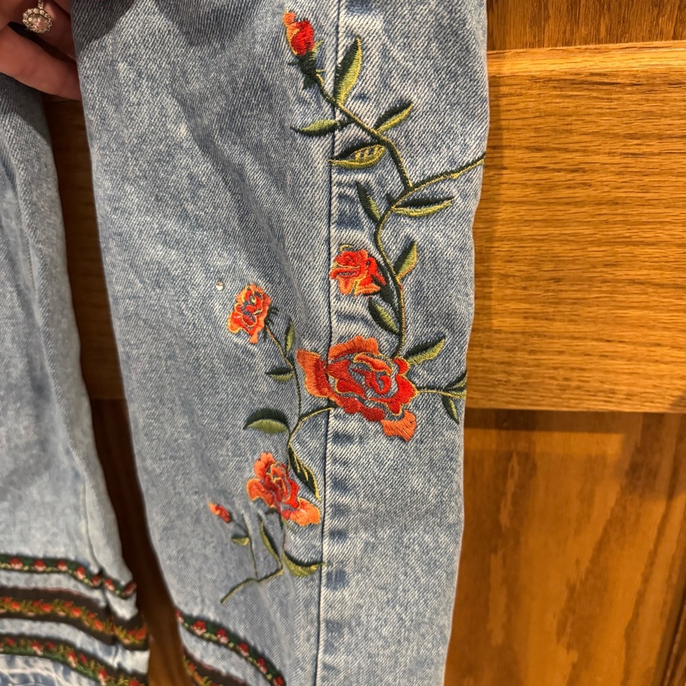 Bill Blass Vintage Embroidered Jeans Size 6 Boho Floral Denim - Picture 5 of 15